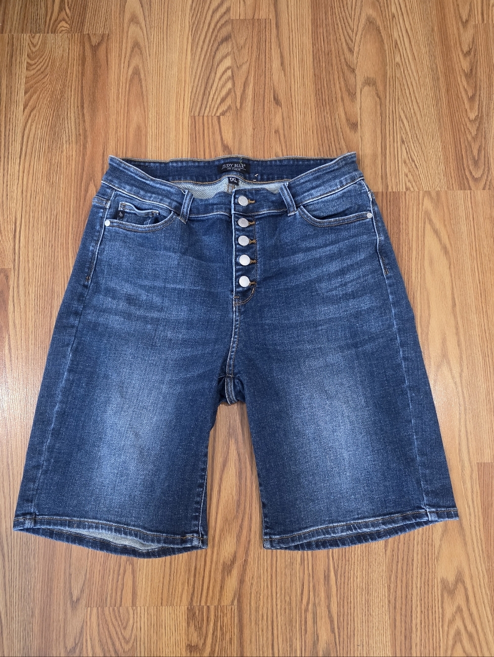 Judy Blue Women Dark Blue Mid Rise Bermuda Denim Shorts JB182135DK Size 1XL *EUC